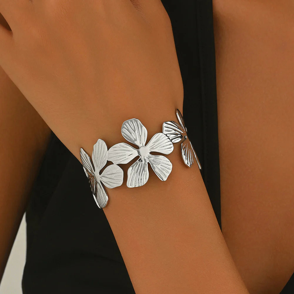 Awe-Inspiring18K Gold Plated Stainless Steel Floral Carved Bracelet
